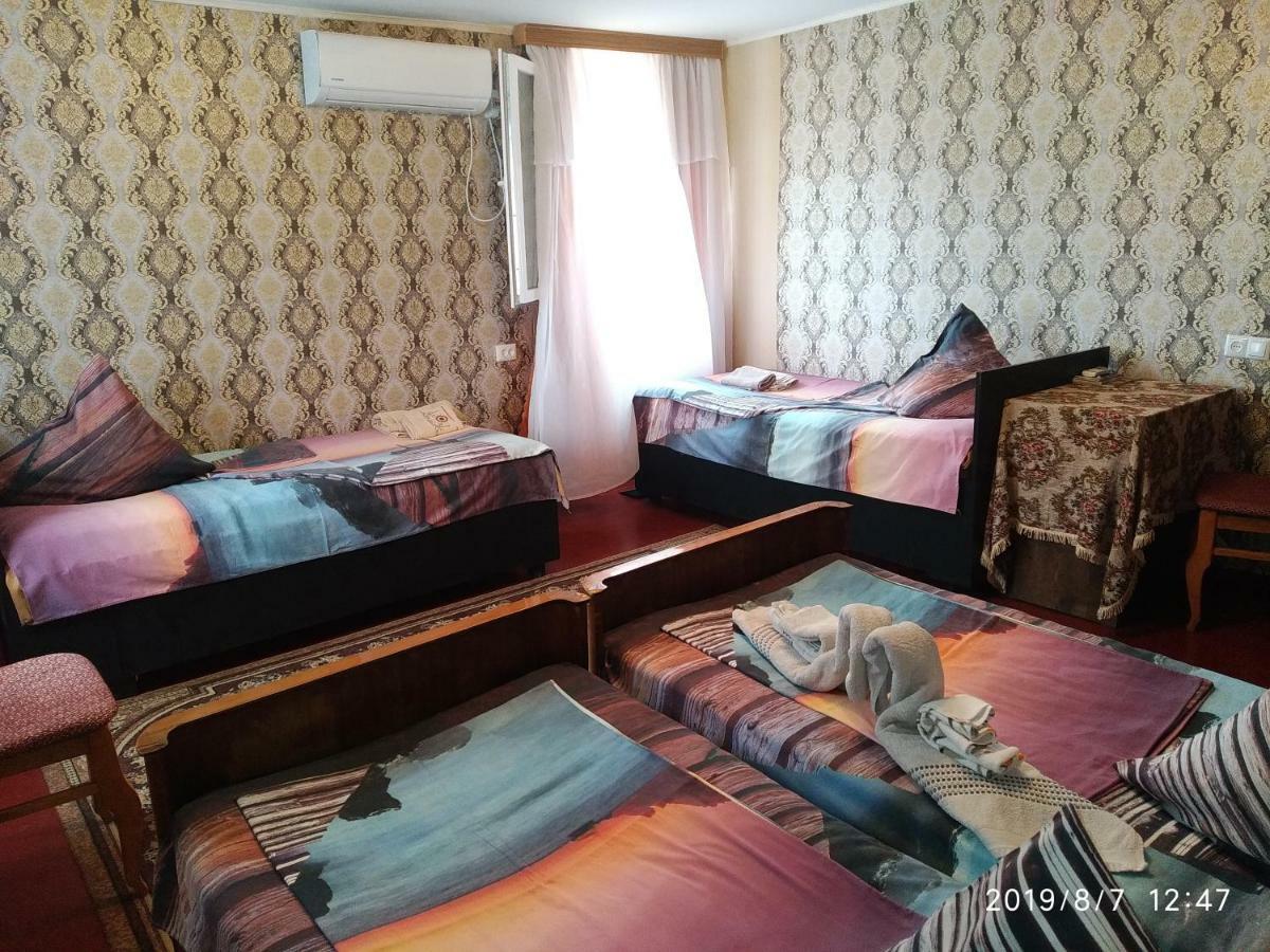 Downtown Guest House Kutaisi Esterno foto