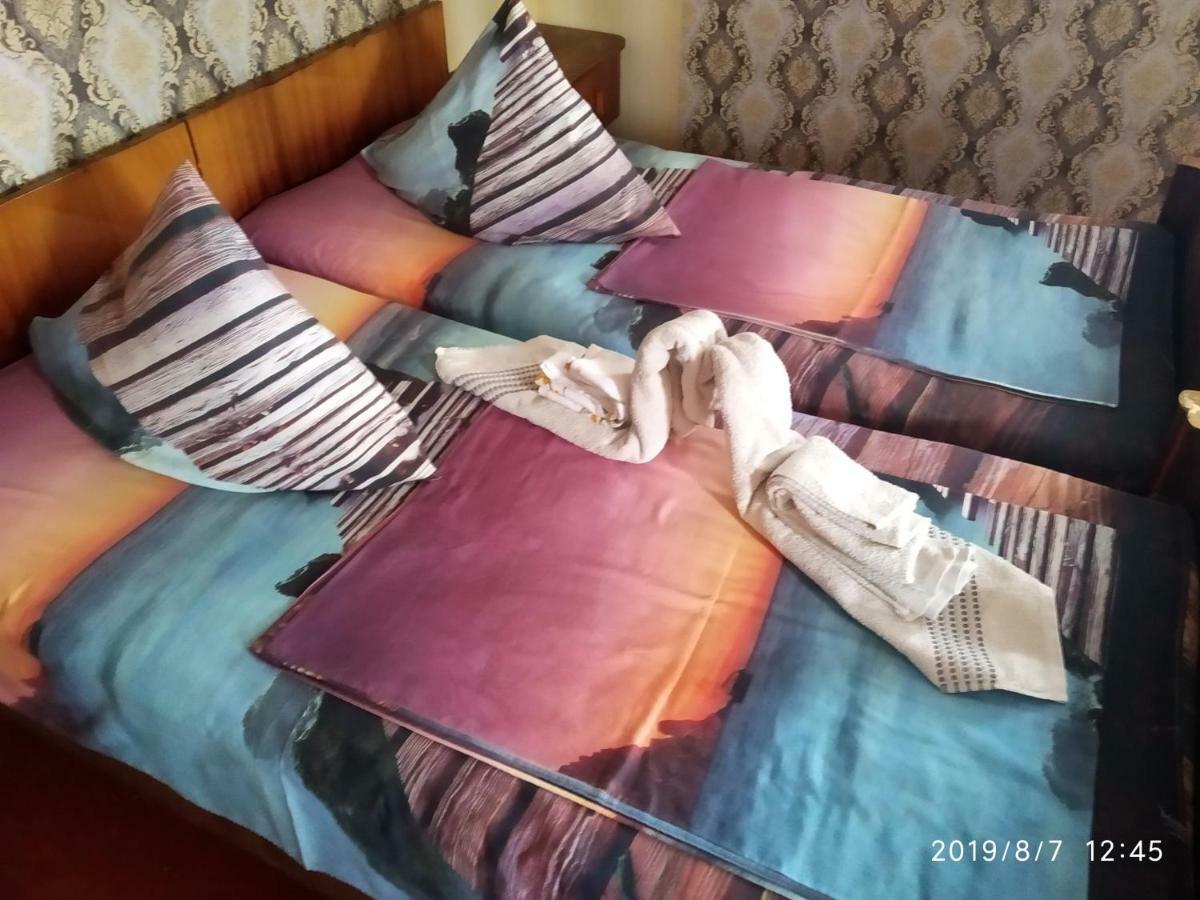 Downtown Guest House Kutaisi Esterno foto
